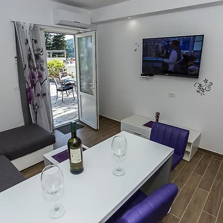 Marta Apartment *